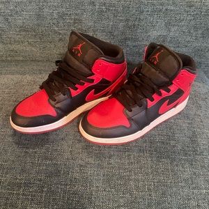 Air Jordan 1 mid black and red